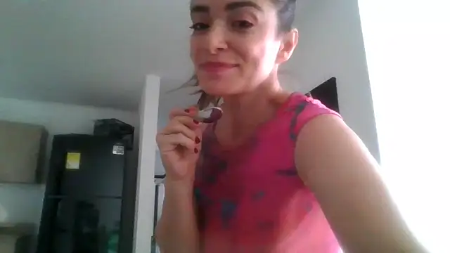 Snapshot of Liloo8923 chatting on January 8, 12:15 pm Liloo8923 online show from January 8, 12:15 pm