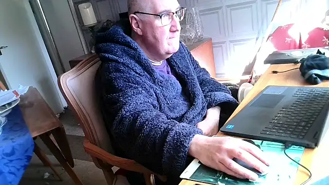 Adamdaddybear online show from March 9, 9:57 am