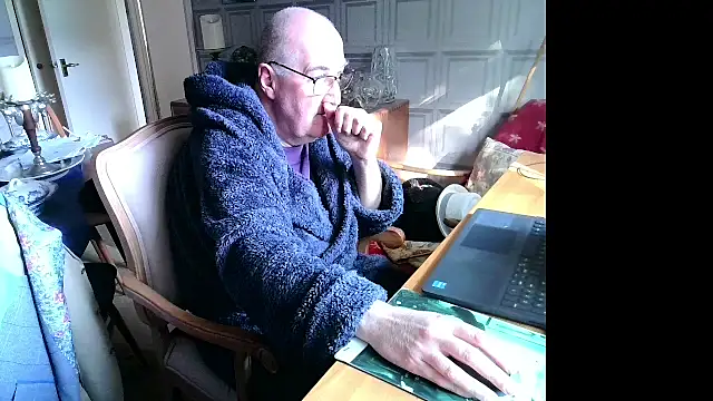 Adamdaddybear online show from March 20, 9:15 am