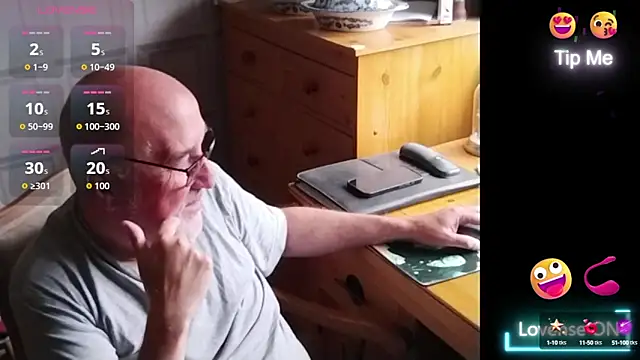 Adamdaddybear online show from September 10, 8:14 am