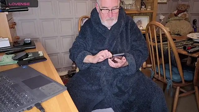 Adamdaddybear online show from October 16, 8:10 pm