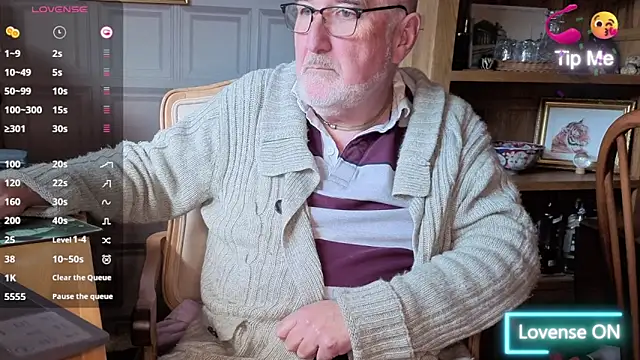 Adamdaddybear online show from October 25, 12:45 pm