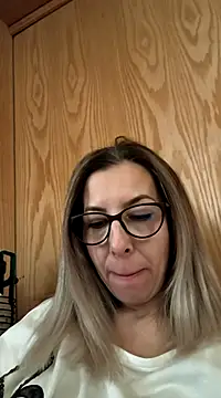 Snapshot of SukyGirl chatting on January 8, 8:16 am SukyGirl online show from January 8, 8:16 am