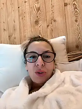 Snapshot of SukyGirl chatting on January 8, 11:21 am SukyGirl online show from January 8, 11:21 am