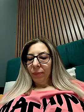 Snapshot of SukyGirl chatting on January 14, 2:29 am SukyGirl online show from January 14, 2:29 am