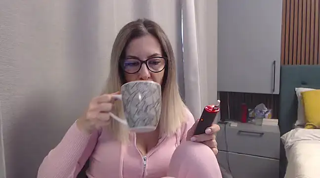 Snapshot of SukyGirl chatting on January 19, 11:56 am SukyGirl online show from January 19, 11:56 am