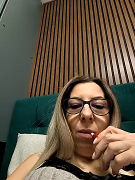 Snapshot of SukyGirl chatting on January 20, 8:52 am SukyGirl online show from January 20, 8:52 am