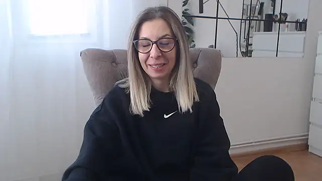 Snapshot of SukyGirl chatting on January 21, 7:26 am SukyGirl online show from January 21, 7:26 am