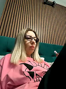 Snapshot of SukyGirl chatting on January 23, 6:24 pm SukyGirl online show from January 23, 6:24 pm