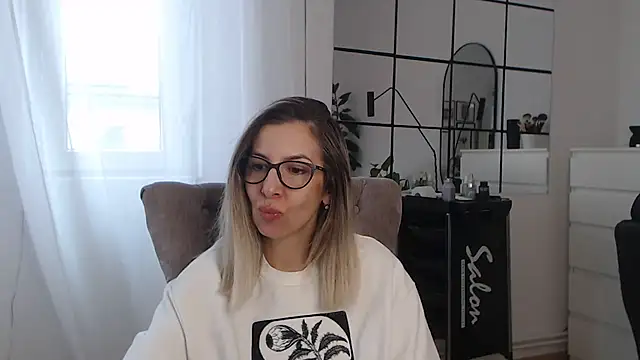 Snapshot of SukyGirl chatting on January 25, 8:31 am SukyGirl online show from January 25, 8:31 am