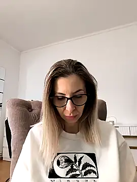 Snapshot of SukyGirl chatting on January 25, 12:05 pm SukyGirl online show from January 25, 12:05 pm