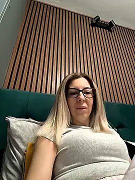 Snapshot of SukyGirl chatting on January 27, 4:30 am SukyGirl online show from January 27, 4:30 am