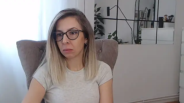 Snapshot of SukyGirl chatting on January 27, 7:35 am SukyGirl online show from January 27, 7:35 am