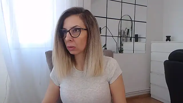 Snapshot of SukyGirl chatting on January 27, 10:38 am SukyGirl online show from January 27, 10:38 am