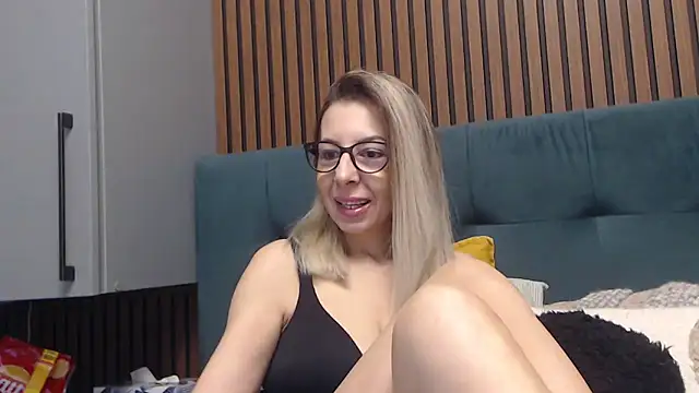 Snapshot of SukyGirl chatting on January 30, 11:01 am SukyGirl online show from January 30, 11:01 am