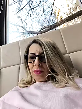 Snapshot of SukyGirl chatting on February 10, 12:39 pm SukyGirl online show from February 10, 12:39 pm