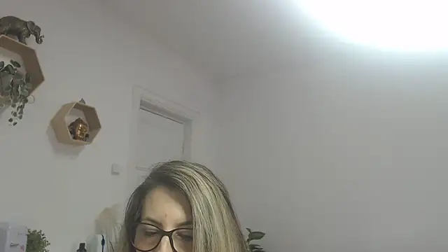 Snapshot of SukyGirl chatting on February 18, 12:06 pm SukyGirl online show from February 18, 12:06 pm