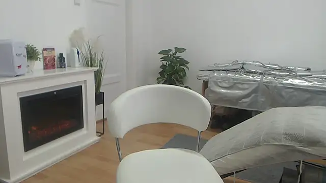 Snapshot of SukyGirl chatting on February 20, 9:00 am SukyGirl online show from February 20, 9:00 am