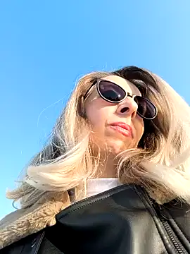 Snapshot of SukyGirl chatting on February 25, 2:22 pm SukyGirl online show from February 25, 2:22 pm