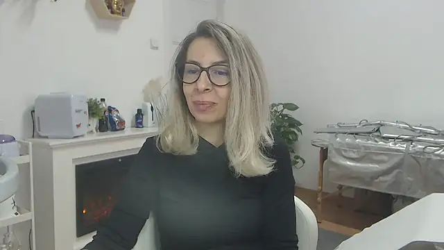 Snapshot of SukyGirl chatting on February 28, 9:47 am SukyGirl online show from February 28, 9:47 am