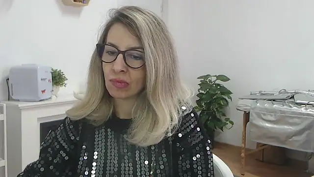 Snapshot of SukyGirl chatting on March 3, 9:11 am SukyGirl online show from March 3, 9:11 am