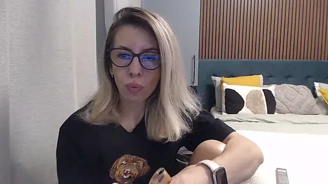 Snapshot of SukyGirl chatting on March 6, 10:30 am SukyGirl online show from March 6, 10:30 am