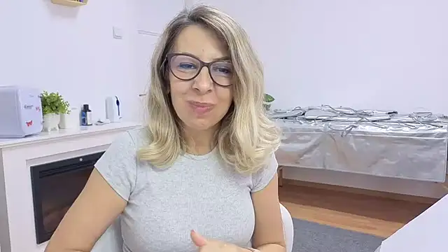 Snapshot of SukyGirl chatting on March 13, 8:48 am SukyGirl online show from March 13, 8:48 am