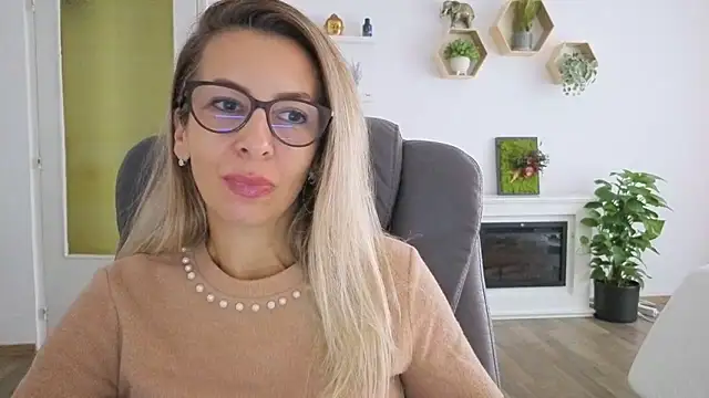 Snapshot of SukyGirl chatting on September 11, 7:19 am SukyGirl online show from September 11, 7:19 am