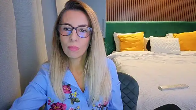 Snapshot of SukyGirl chatting on September 30, 2:11 pm SukyGirl online show from September 30, 2:11 pm