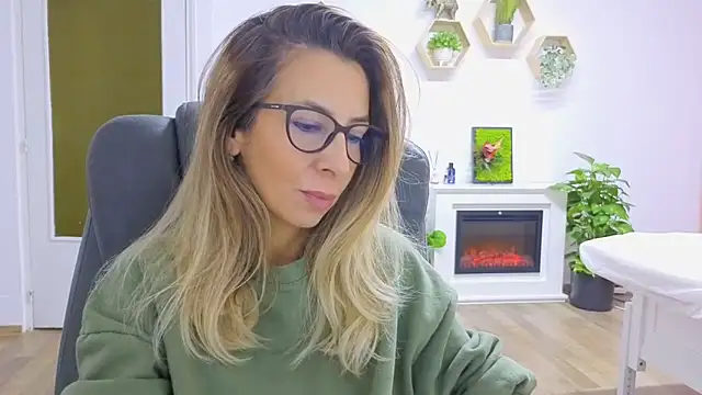 Snapshot of SukyGirl chatting on October 13, 7:41 am SukyGirl online show from October 13, 7:41 am