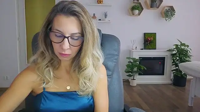 Snapshot of SukyGirl chatting on October 23, 7:40 am SukyGirl online show from October 23, 7:40 am