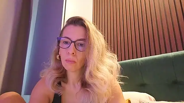 Snapshot of SukyGirl chatting on November 27, 11:12 am SukyGirl online show from November 27, 11:12 am