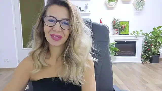 Snapshot of SukyGirl chatting on November 28, 9:23 am SukyGirl online show from November 28, 9:23 am