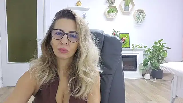 Snapshot of SukyGirl chatting on November 29, 11:02 am SukyGirl online show from November 29, 11:02 am