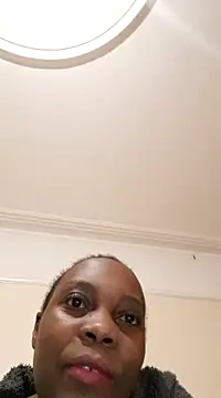 Snapshot of AfricanBeautyX chatting on December 3, 11:02 pm AfricanBeautyX online show from December 3, 11:02 pm