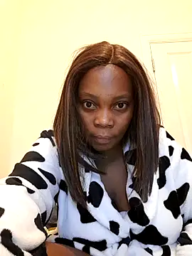 Snapshot of AfricanBeautyX chatting on December 28, 11:41 am AfricanBeautyX online show from December 28, 11:41 am