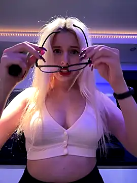 Snapshot of XMelissaX chatting on October 3, 9:23 pm XMelissaX online show from October 3, 9:23 pm