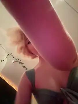 XMelissaX online show from March 30, 9:38 pm