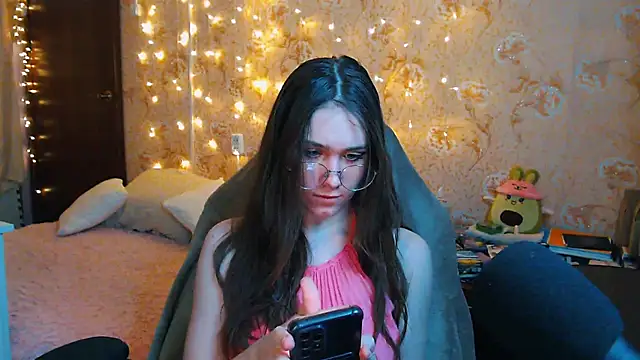 Snapshot of fluffy_kitty_ chatting on January 7, 7:27 pm fluffy kitty online show from January 7, 7:27 pm