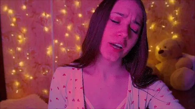 Snapshot of fluffy_kitty_ chatting on February 24, 6:28 pm fluffy kitty online show from February 24, 6:28 pm