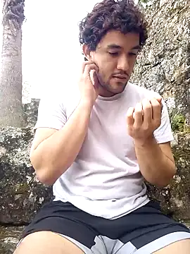 Snapshot of FreyrStyle chatting on December 15, 1:32 pm FreyrStyle online show from December 15, 1:32 pm