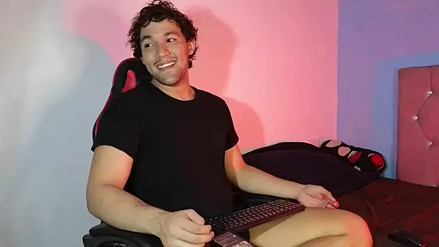 Snapshot of FreyrStyle chatting on December 25, 10:59 pm FreyrStyle online show from December 25, 10:59 pm