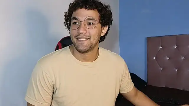 Snapshot of FreyrStyle chatting on December 26, 4:36 pm FreyrStyle online show from December 26, 4:36 pm