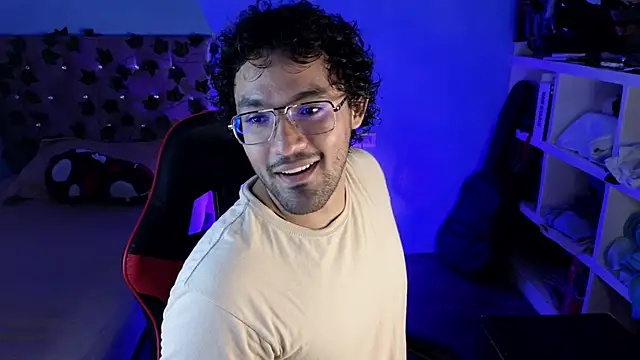 Snapshot of FreyrStyle chatting on October 9, 2:09 am FreyrStyle online show from October 9, 2:09 am