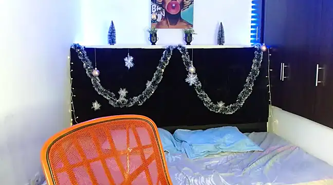 Snapshot of Miapeyton chatting on December 6, 3:11 pm Miapeyton online show from December 6, 3:11 pm