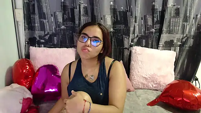 Snapshot of Miapeyton chatting on February 14, 2:28 am Miapeyton online show from February 14, 2:28 am