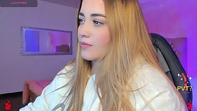 Snapshot of Lucia_star__ chatting on February 7, 3:55 am Lucia star online show from February 7, 3:55 am