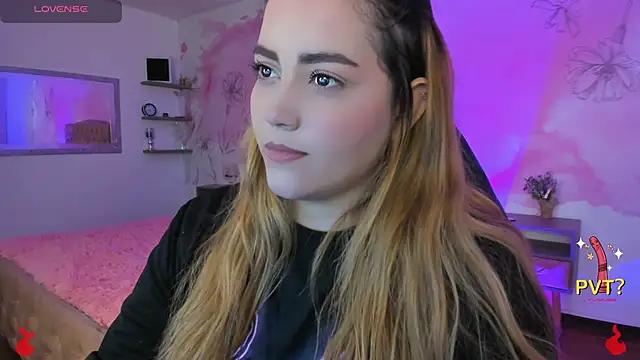 Snapshot of Lucia_star__ chatting on February 14, 2:28 am Lucia star online show from February 14, 2:28 am