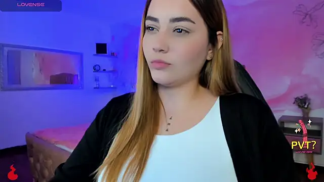 Snapshot of Lucia_star__ chatting on February 20, 3:45 am Lucia star online show from February 20, 3:45 am