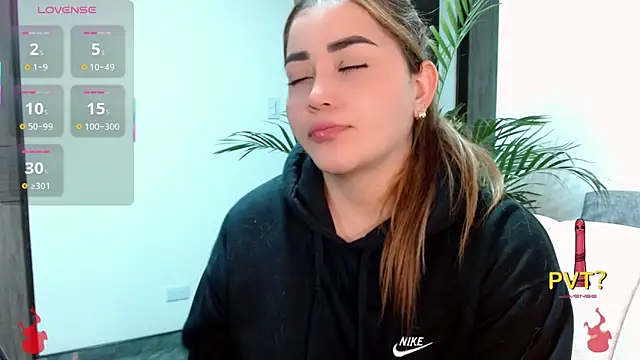 Snapshot of Lucia_star__ chatting on October 19, 11:49 pm Lucia star online show from October 19, 11:49 pm